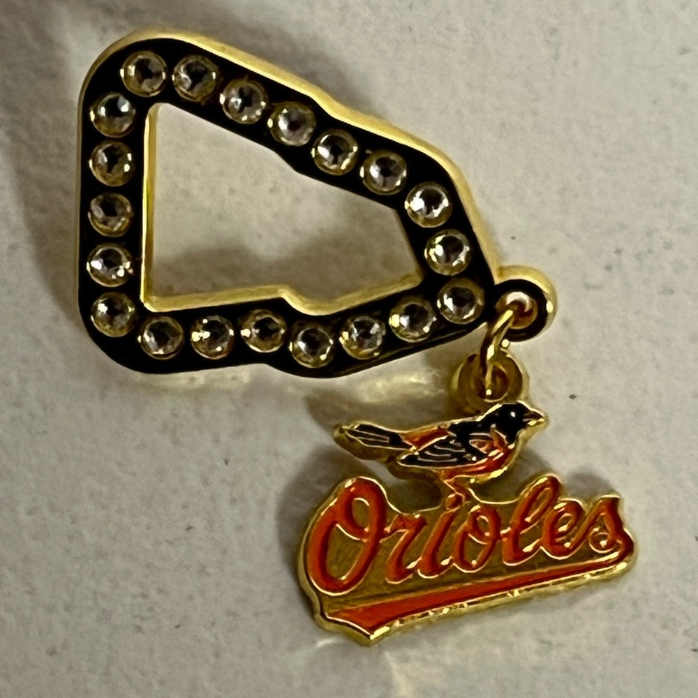 New Era Baltimore Orioles Logo Pin Brooch Baseball Pins Streetwear Hat Maryland